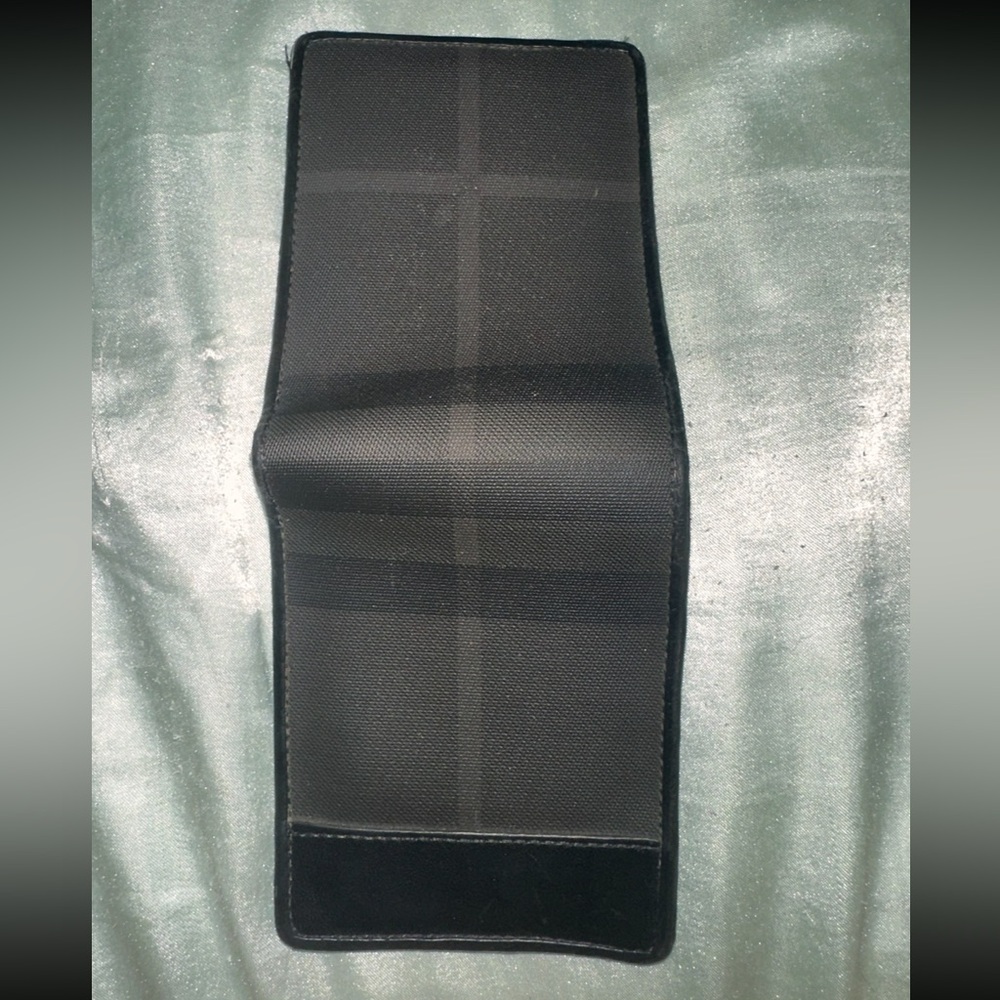 Authentic Burberry bi-fold Wallet good condition